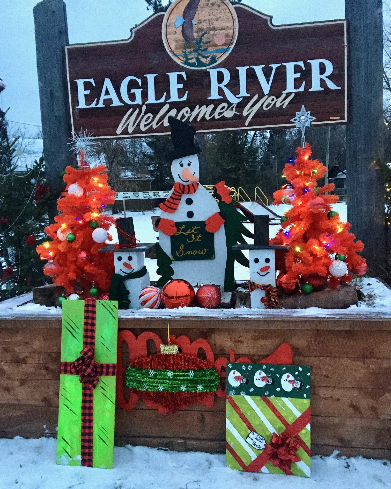 Eagle River Wishes You – Merry Christmas!!