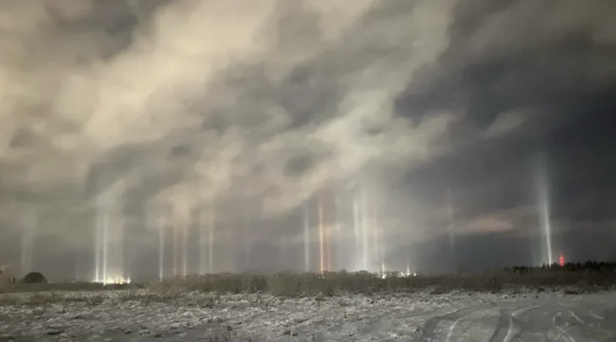beam-me-up-scotty-light-pillars-in-dryden-the-view-is-from-pioneer-street-photo-by-ann-puddicombe-1 Light Pillars in Dryden