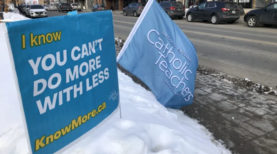 English Catholic teachers ratify deal without a wage increase