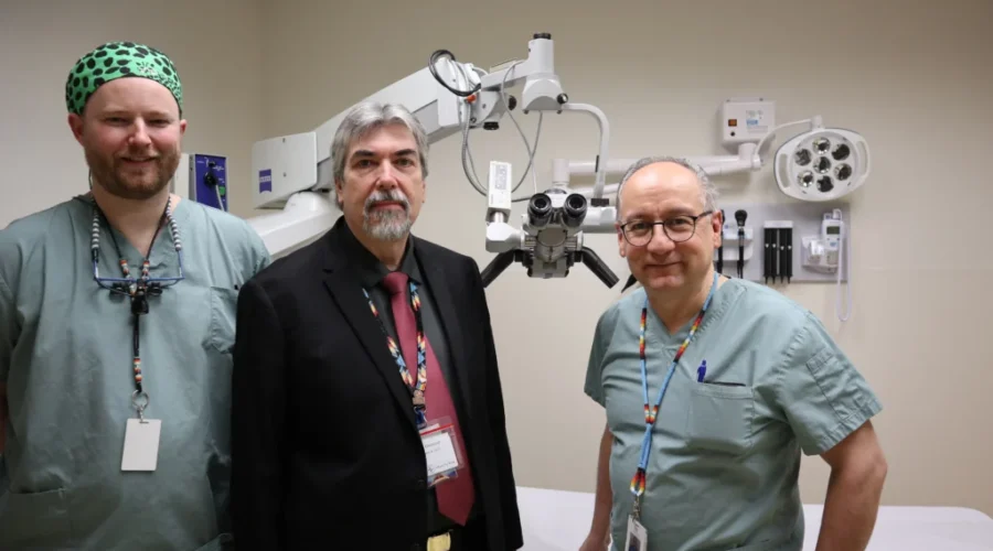 microscope-and-staff-at-the-sioux-lookout-meno-ya-win-health-centres-ear-nose-and-throat-specialty-clinic-supplied-image-via-slmwhc Sioux Lookout health centre receives microscope donation