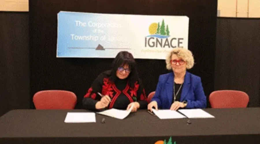 baigrie-morton-signing-1 Citizens group feels any nuclear waste transportation is not safe