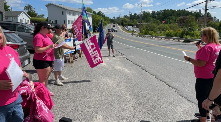 Health care protest held in Kenora