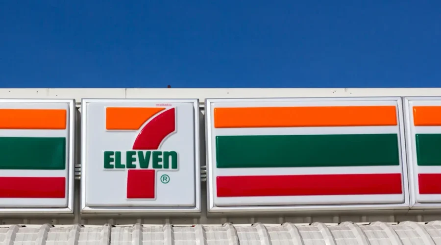 83179794 Circle K owner looks to acquire operator of 7-Eleven chain