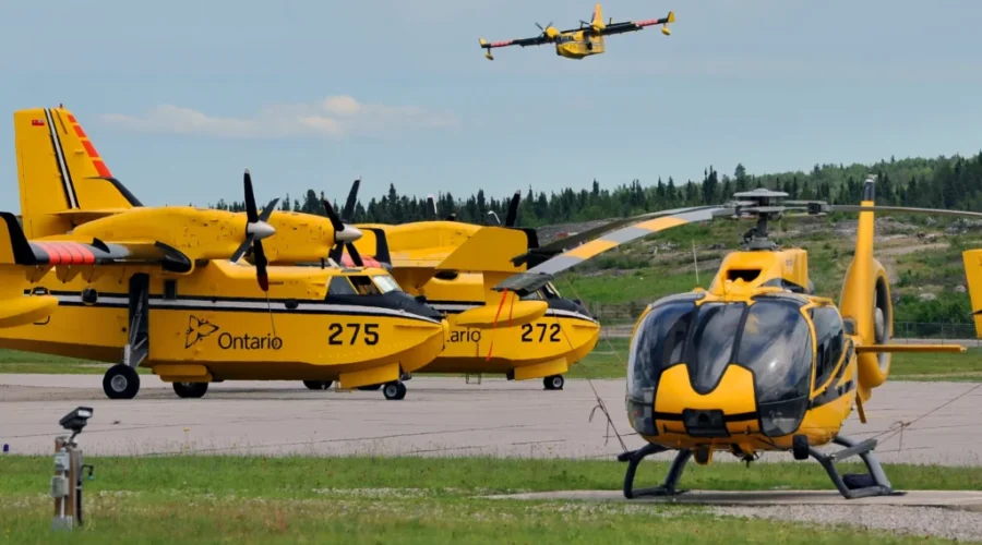 fire-helicopter-mrnf Forest fire burns near Kasabonika