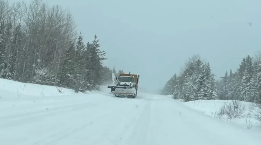 snow-plow-redditt-road Winter storm headed for northwestern Ontario