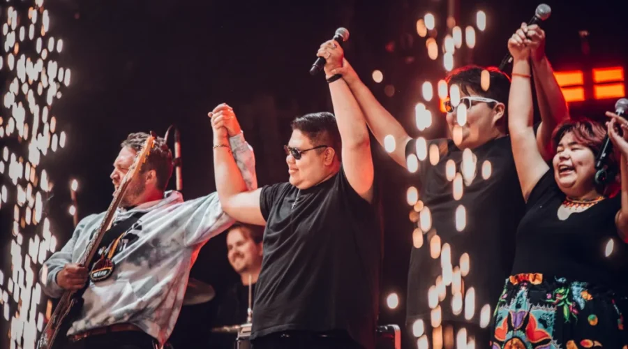 greg-chomut-wake-the-giant Northwestern Ontario teacher nominated for award given at JUNOs