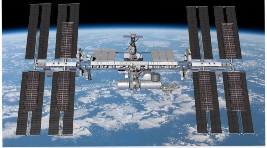 Astronauts return to earth after stuck in space for months