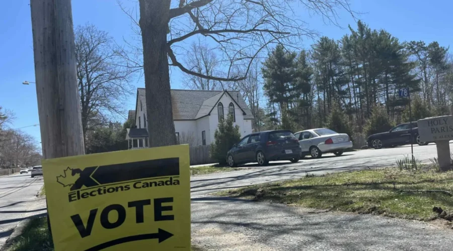 0790f188-b3ea-442a-8d0e-a66d2143eaa3 Record advance voter turnout in Canada, final early options close tonight