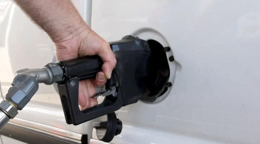 27637195 Cut in provincial gas taxes to become permanent