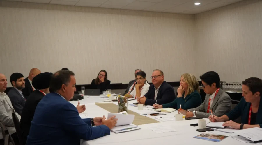 Stiles shows support for municipalities