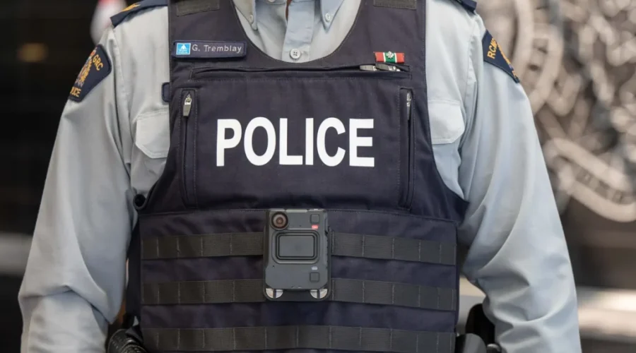 Navy-blue uniform shirts coming for RCMP officers