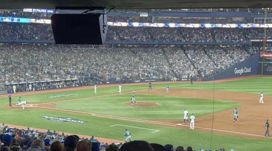 Blue Jays lose Game 3 of World Series after 18 innings