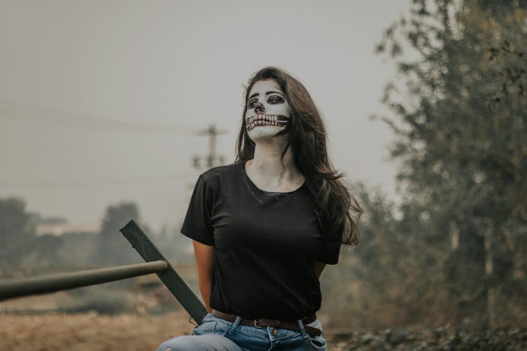 woman in black crew-neck shirt