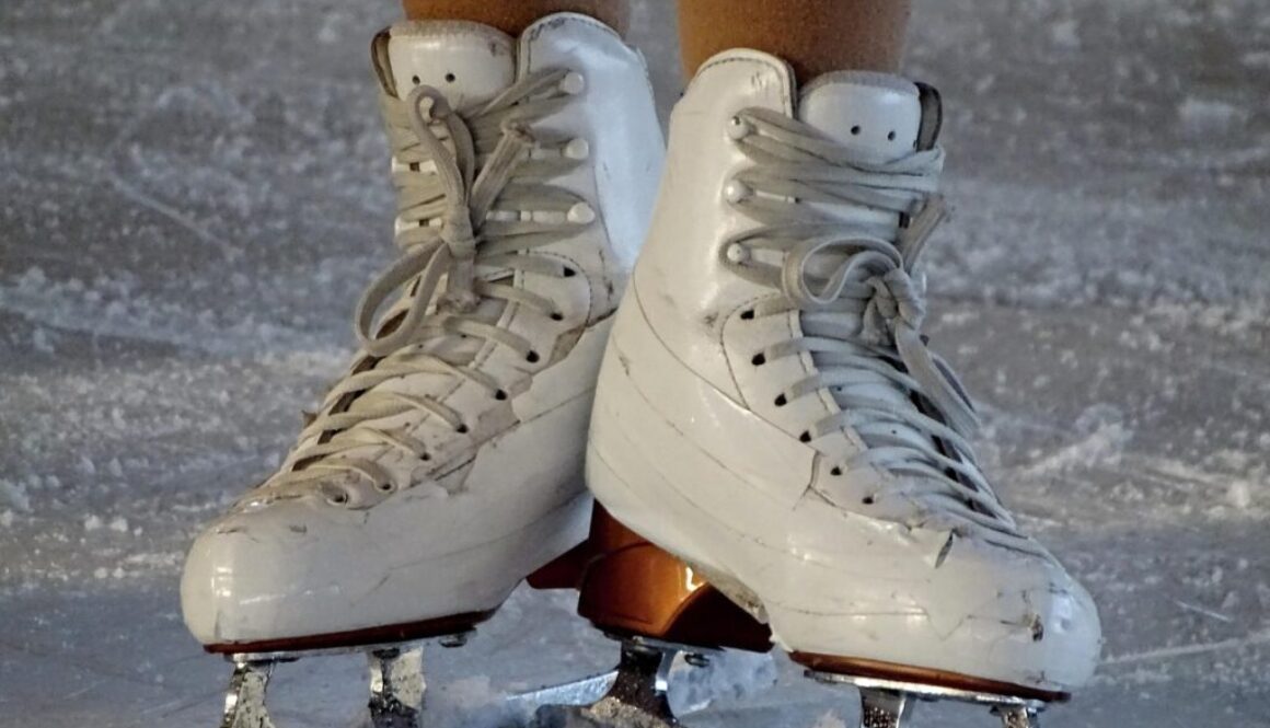 skates, figure skating, artificial ice, rink, skid, laces, ice skating, ice rink, fun, leisure time, cold, sports, artificial ice rink, eisfeld, rotate, skating, slide, figure skater, ice skater, skater, figure skating, figure skating, figure skating, ice skating, ice skating, ice skating, ice skating, ice skating, skating