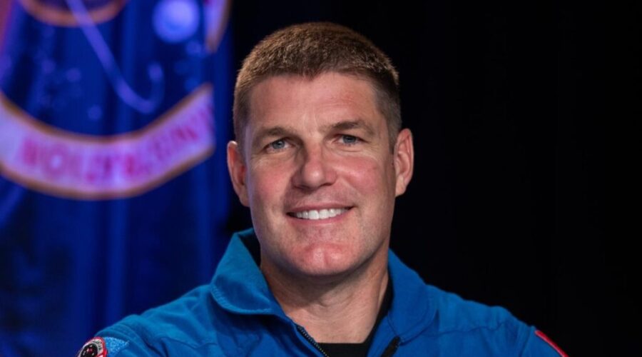 Hansen Artemis II returns to Canada for first time since trip around moon