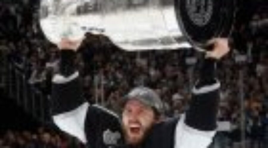 165891_10151773897513797_1466841954_n Kenora’s Mike Richards Bringing Home Cup