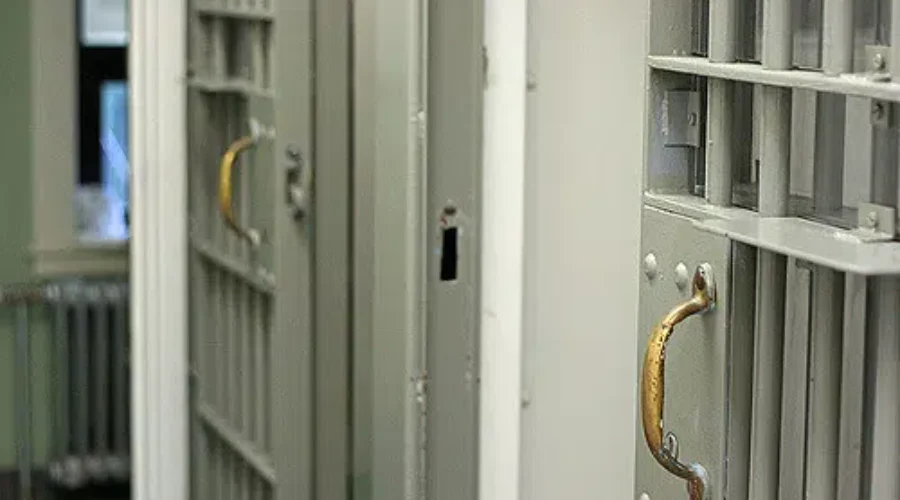 Premier to investigate premature release of prison inmates