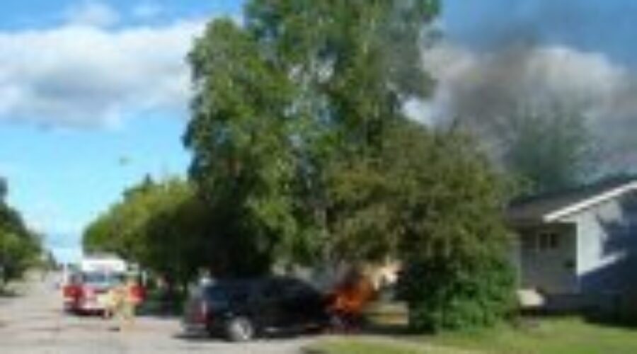 DSC05115-2 Vehicle Fire At Parkdale Road Home