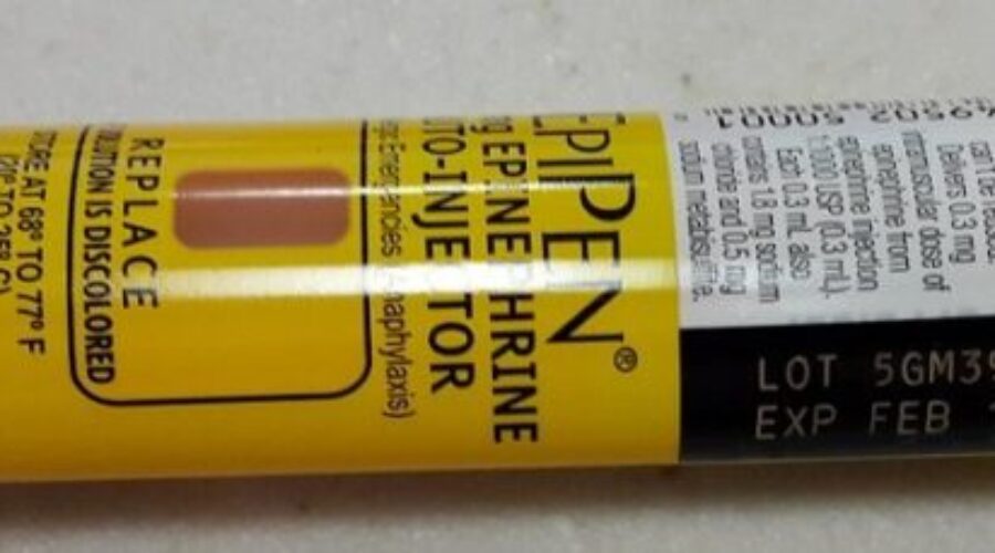 EpiPen-From-Wikipedia-Must-credit-Tokyogirl79-from-Wikipedia_0 Health Canada Warns Of EpiPen Shortage For August