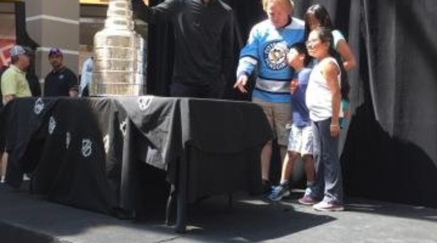 Fans Line Up To See Matt Murray And Stanley Cup
