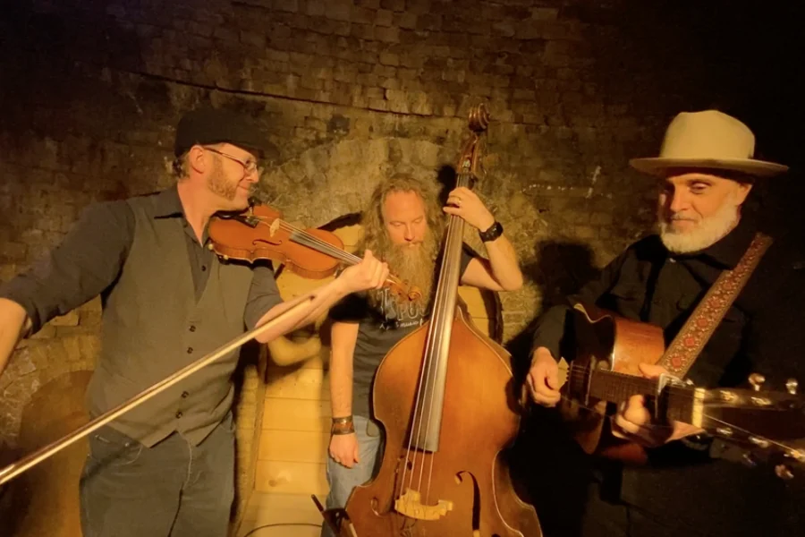 John Wort Hannem brings folk sound to northwestern Ontario