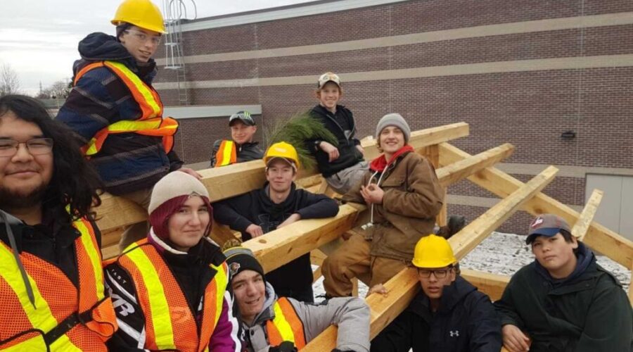 con1 Sioux North Students Help Build Outdoor Classroom