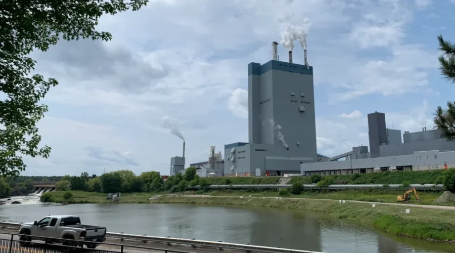 Dryden mill along river 1 Fibre Canada says “noise” at mill this morning normal