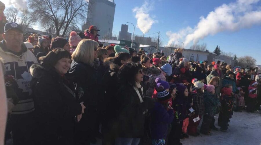h1 Huge Crowd Turns Out For Entertaining Holiday Train