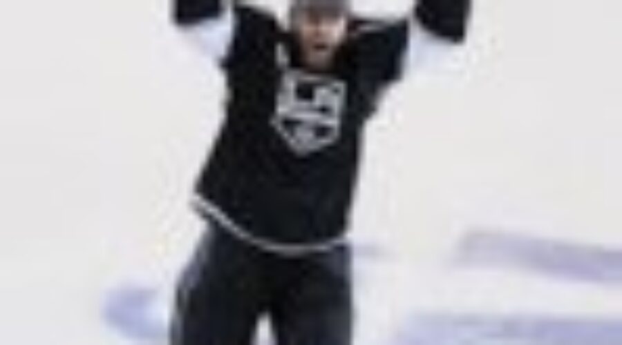 Kenora’s Mike Richards And Cup Arrive On Saturday
