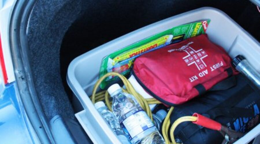 What Should You Put In An Emergency Car Kit This Winter?