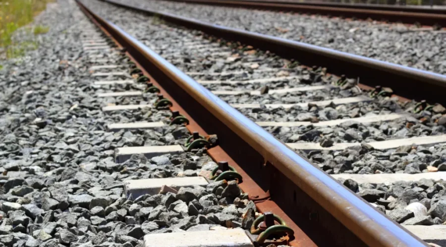 Man, 34, dead after being struck by train in Thunder Bay