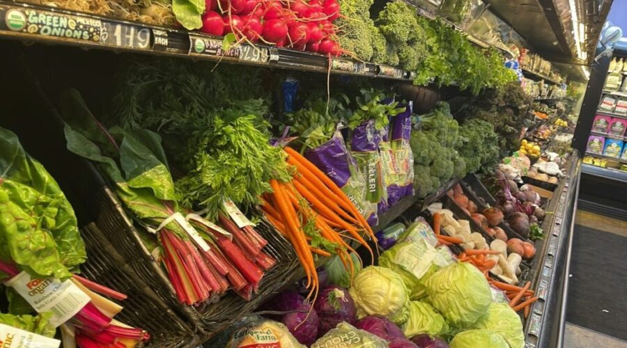 Canada begins payout of new, increased grocery rebate